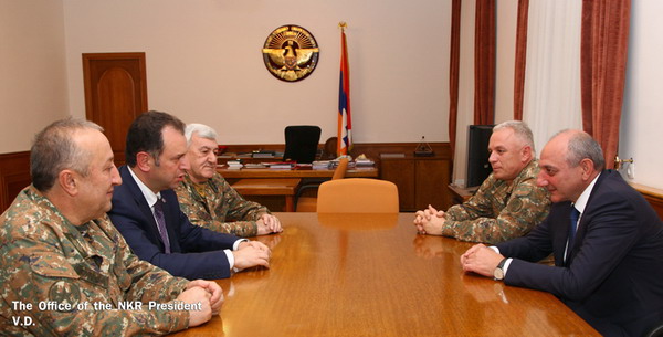Министр обороны Армении и глава Генштаба посетили Арцах