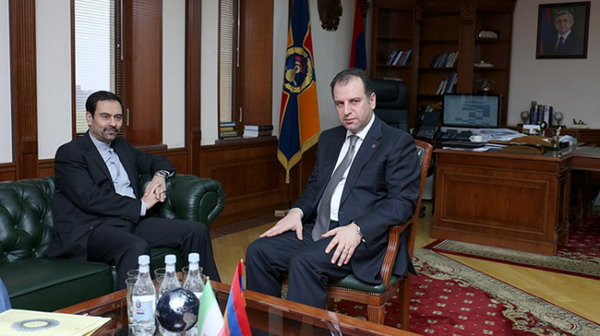 Виген Саргсян обсудил с послом Ирана в Армении вопросы армяно-иранского военного сотрудничества
