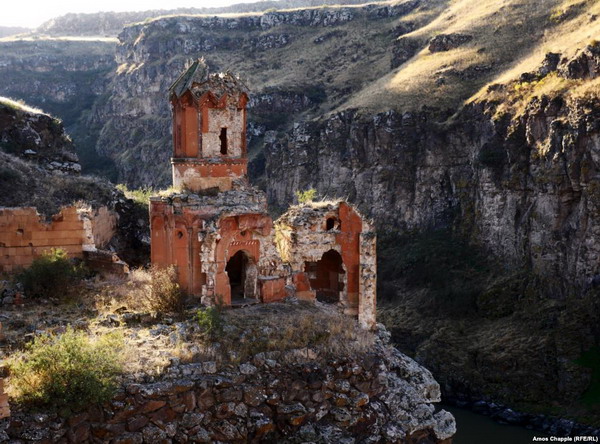 «Разрушенное наследие Армении»: фотогалерея Радио Свобода – о Карсе и Ани