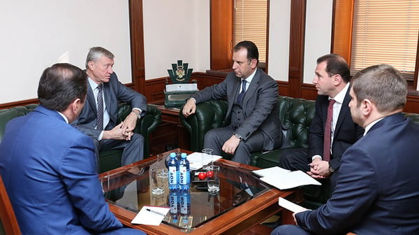 Министр обороны Армении встретился с генсеком ОДКБ в Ереване