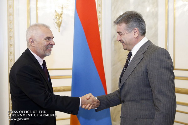Карен Карапетян с Петром Свитальским обсудили документ о помощи ЕС Армении в 2017-20гг