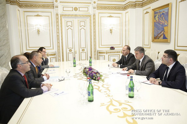 Карен Карапетян и посол Франции обсудили вопросы расширения армяно-французских отношений