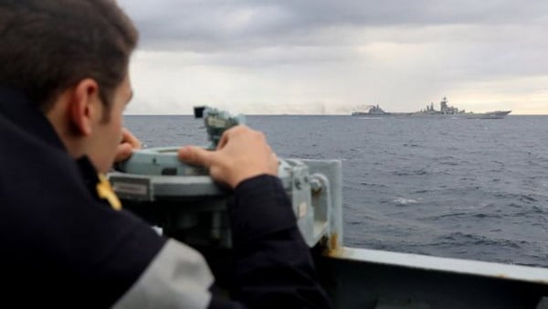 Британия отправила корабли для сопровождения российского авианосца в Северном море и Ла-Манше: фото