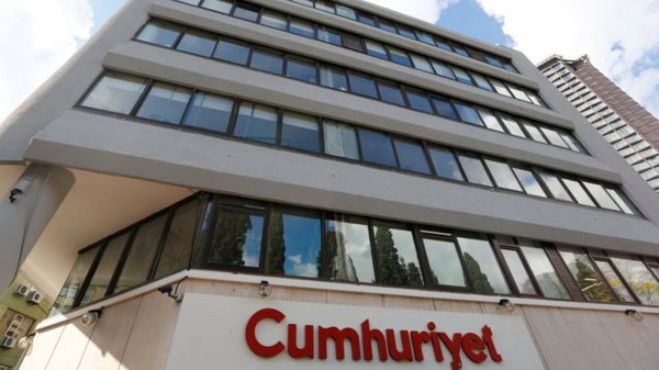 Турецкая полиция арестовала главного редактора оппозиционной газеты Cumhuriyet