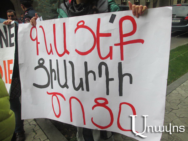 «Правительство Армении – ну и позорище!»: акция протеста в Ереване – видео, фото