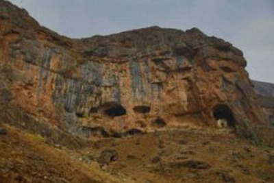 Ванская 200-летняя пещерная церковь разрушается расхитителями сокровищ: akunq.net