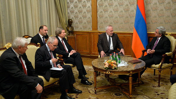 Сопредседатели МГ ОБСЕ представили Сержу Саргсяну итоги встреч в Баку и Степанакерте