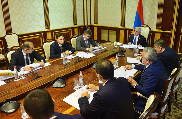 Серж Саргсян провел совещание, посвященное макроэкономическим показателям Армении и бюджету-2017