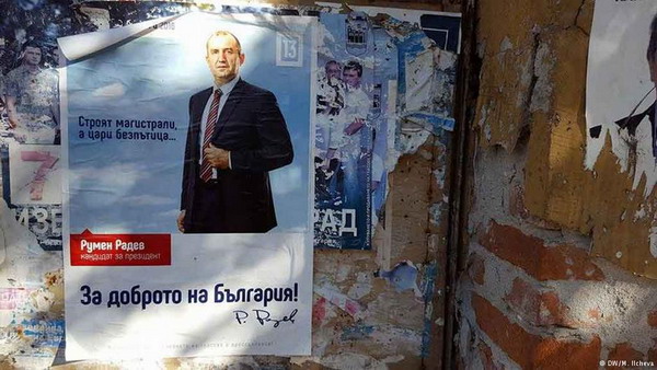 Пророссийский генерал лидирует после первого тура выборов президента Болгарии