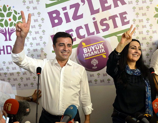 Демарш против политики Эрдогана: ведущая прокурдская партия Турции объявила о выходе из парламента