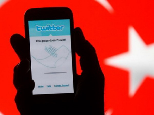 В Турции заблокированы Twitter, Facebook и WhatsApp: активисты