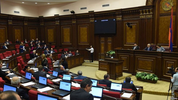 Законы «О партиях» и «О защитнике прав человека» приняты Национальным Собранием в первом чтении