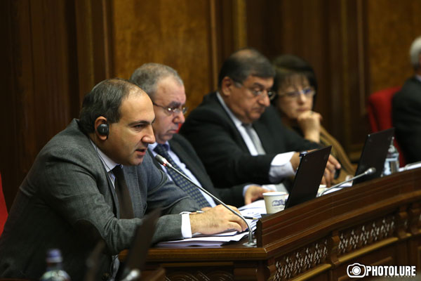 Пашинян создаст в парламенте комиссию для проверки счетов и офшоров должностных лиц и их тещ