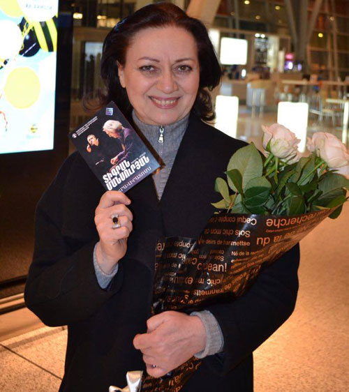 Для участия в концерте Тиграна Мансуряна из Вены в Гюмри прибыла известная оперная певица