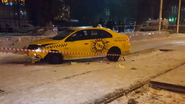В результате наезда таксиста-армянина в Москве пострадали 12 человек