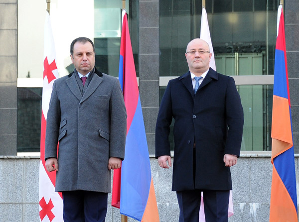 Делегация во главе с министром обороны Армении прибыла с официальным визитом в Грузию