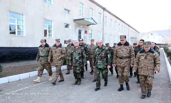 Серж Саргсян и Бако Саакян посетили ряд воинских частей на северо-востоке Арцаха