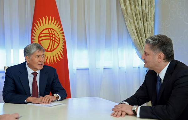 Президент Кыргызстана Алмазбек Атамбаев встретился с Председателем Коллегии ЕЭК Тиграном Саргсяном