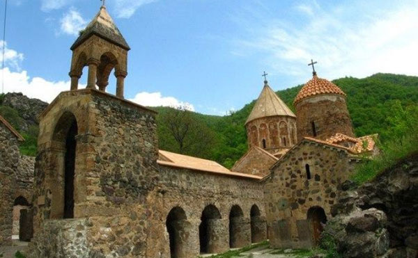 Посетить монастырь Дадиванк – значит открыть для себя сердце Кавказа: итальянское издание