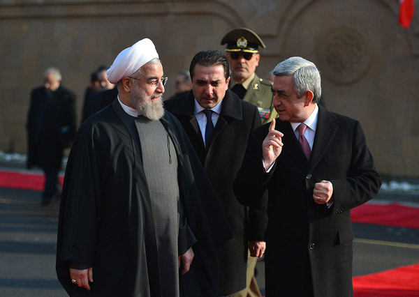 Трудно предугадать, какой другой практический эффект, кроме фотоэффекта, будет иметь визит иранского президента: «Грапарак»