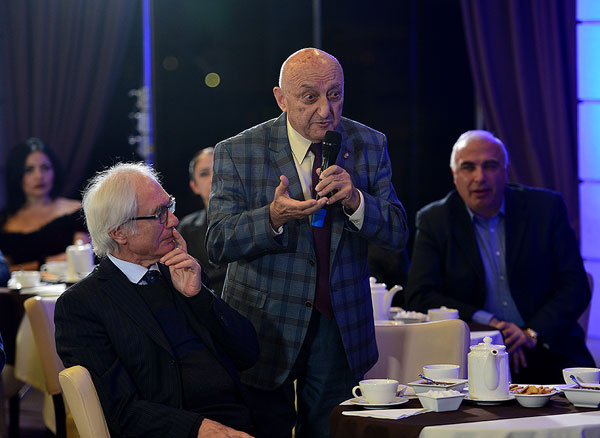 Маэстро Ованнес Чекиджян в ходе беседы с президентом Армении поднял проблему музыки «рабис»: «Жоховурд»