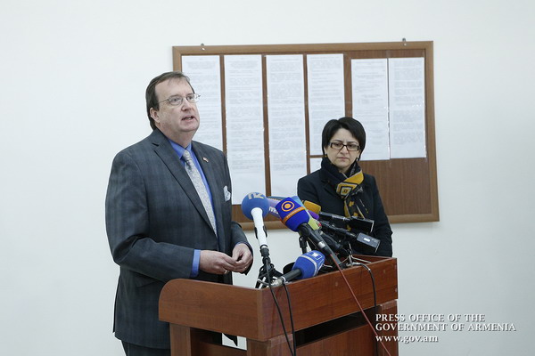 Ричард Миллс: в нашем докладе не отмечается, что в Армении есть какие-либо политзаключенные: «Айкакан жаманак»