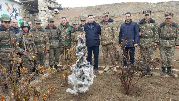 Эдуард Шармазанов – солдатам на передовой: «Своими действиями вы еще раз доказали, что мы в Ереване не имеем права на ошибку»