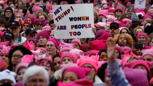 Сотни тысяч людей в Вашингтоне вышли на «Марш женщин» против Трампа