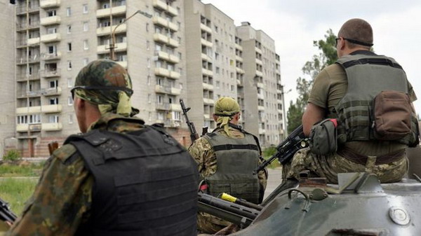 Петр Порошенко прервал визит в Германию из-за обострения ситуации на востоке Украины