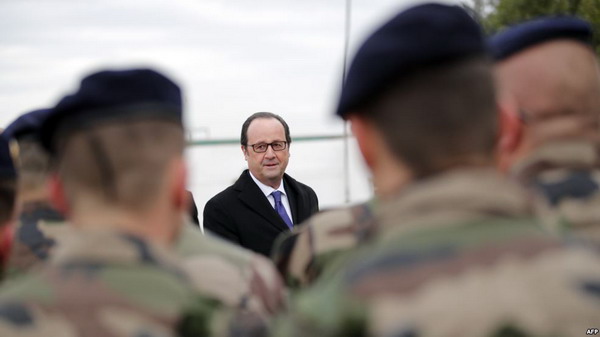 Франсуа Олланд посетил штаб курдских формирований «Пешмерга» и французских военных в Ираке