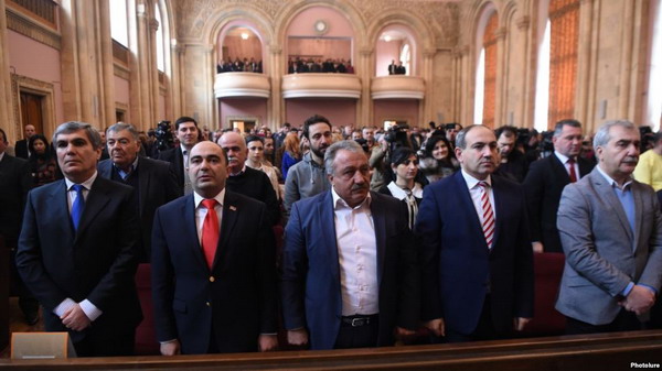 Партии «Республика», «Просвещенная Армения» и «Гражданский договор» провели первый съезд блока «Елка»