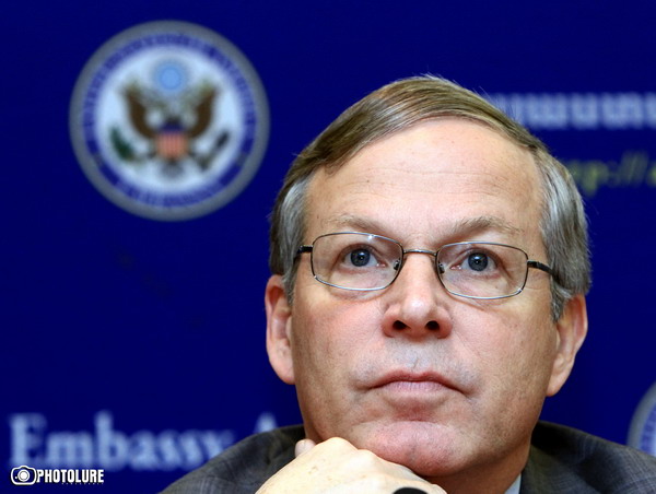 Бывший посол США в Армении Джон Хефферн займет пост помощника госсекретаря вместо Виктории Нуланд