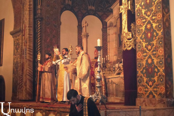 На Святой Литургии в Кафедральном соборе Святого Эчмиадзина: видео, фото