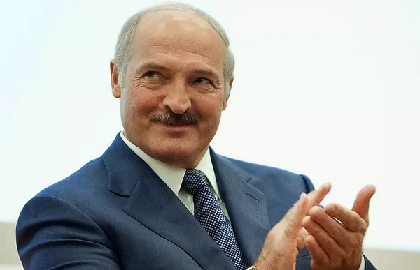 Лукашенко дружит с Путиным, хоть и ссорится, а с Назарбаевым «даже ругнуться может», настолько близок