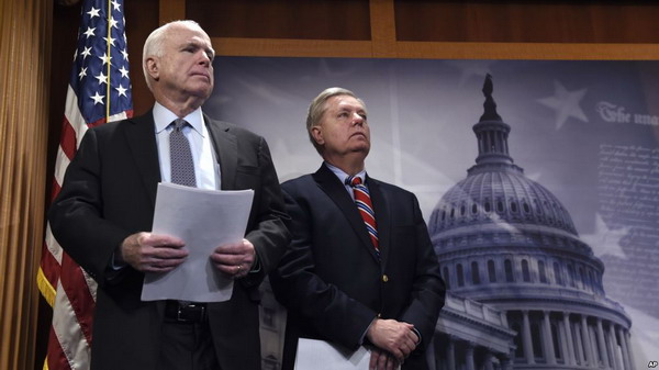 Группа влиятельных сенаторов США намерена затруднить возможность отмены санкций против России