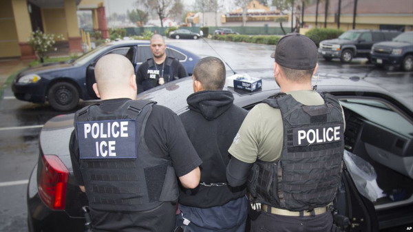 Рейды по всей Америке: иммиграционные власти США арестовали сотни нелегальных мигрантов