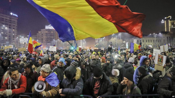 В Румынии после массовых протестов отменен указ о декриминализации должностных преступлений