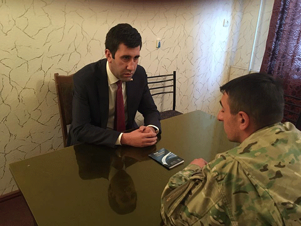 Омбудсмен Арцаха Рубен Меликян посетил гражданина Азербайджана, предпринявшего попытку диверсии