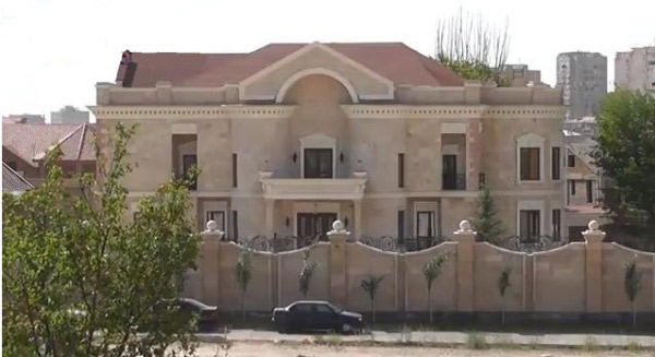 В квартале Ваагни, где арендует дом Сейран Оганян, стоимость аренды начинается с 3000 долларов: «Айкакан жаманак»