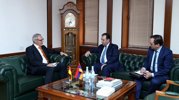 Виген Саргсян и посол Матиас Кислер обсудили вопросы армяно-германского военного сотрудничества
