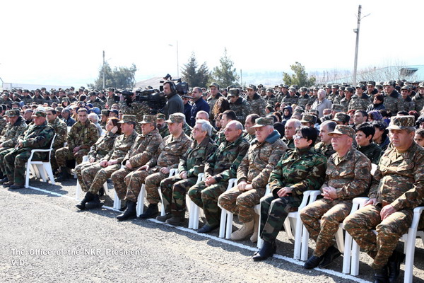 Серж Саргсян и Бако Саакян в Арцахе посетили ряд воинских частей
