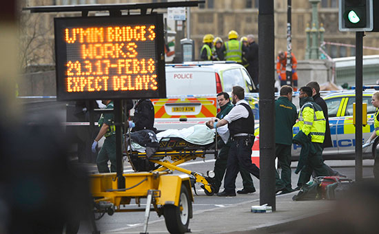 Теракт у здания британского парламента: погибли трое, совершивший нападение застрелен полицией