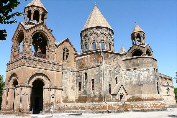 В храмах Армянской Апостольской Церкви состоятся литургии в память погибших героев Четырехдневной войны