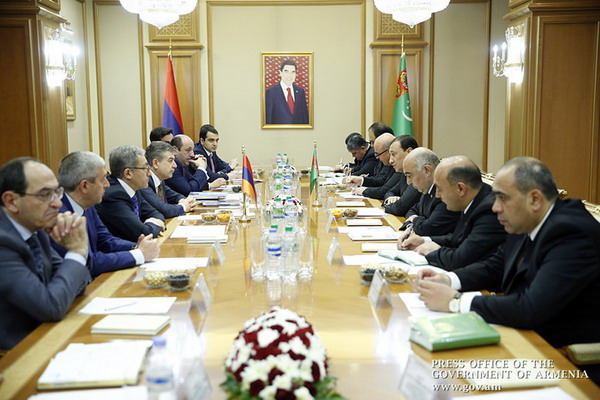 Карен Карапетян в Ашгабаде встретился с членами Кабинета министров Туркменистана