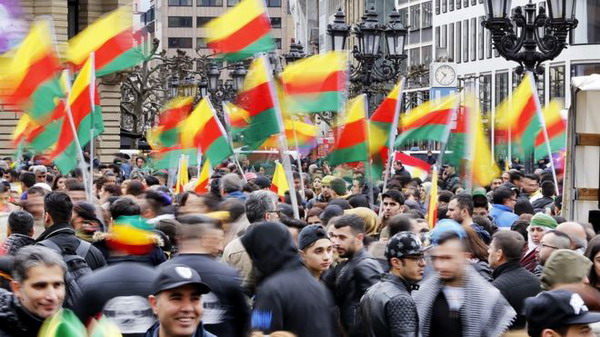30 тысяч представителей курдской диаспоры Германии провели митинг протеста против Эрдогана