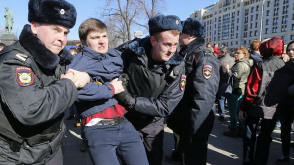 Антикоррупционные митинги – по всей России: Алексей Навальный и сотни его сторонников задержаны