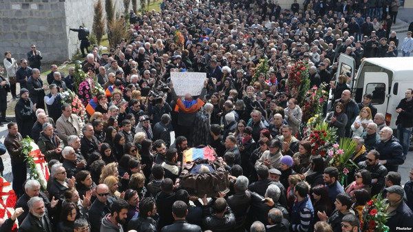 В Ереване сегодня прошли похороны Артура Саргсяна