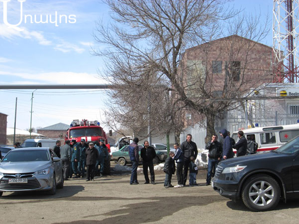 Помимо полицейских машин, премьер-министра сопровождали также машины пожарной службы