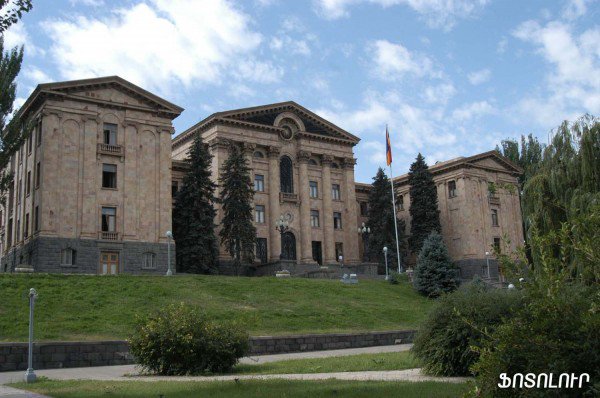 Граждане Армении начали голосование на выборах в Национальное Собрание