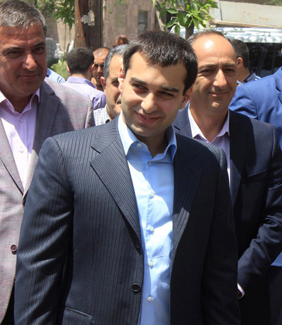 Мэр Арташата Аргам Абраамян становится депутатом парламента: заявление